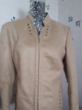 Magnifique veste beige très douce effet suédine