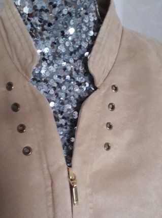 Magnifique veste beige très douce effet suédine