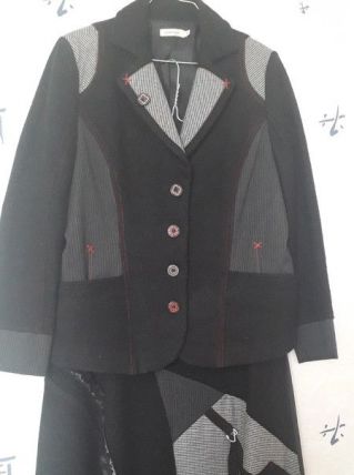 Magnifique ensemble veste et jupe 48% viscose T. 44/46