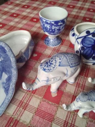 Lot porcelaine, bleu, Asie, 1Coquetier, 2boites, 3éléphants