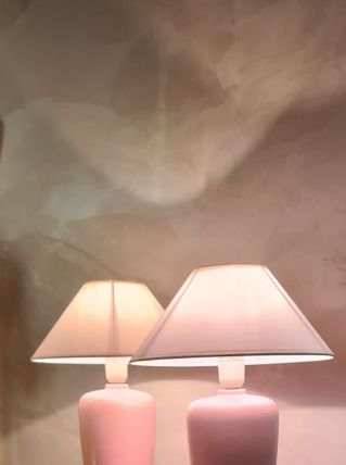 paire de lampes 1970 ceramique rose mat et abat jour blanc c