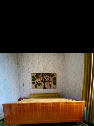 Armoire vernis 4 portes + lit 
