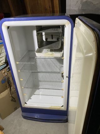 Frigo bleu marque Frigidaire