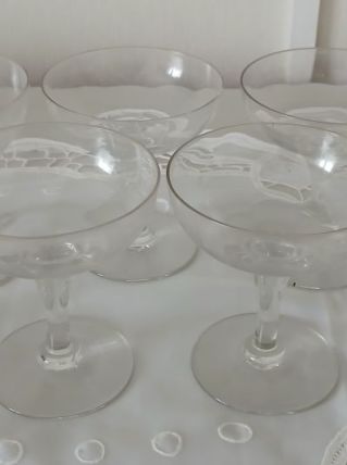 Lot de 8 coupes à champagne en verre.