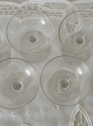 Lot de 8 coupes à champagne en verre.