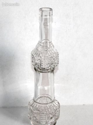 2 BOUTEILLES OU CARAFES/FACETTES NERVURES