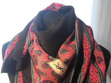 Foulard Yves Saint Laurent – Luckyfind