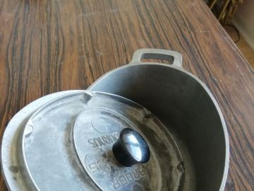 cocotte ou marmite en fonte d aluminium ( ardor tournus ) Argenté