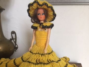 poupée style Barbie en robe au crochet – Luckyfind
