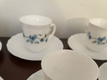 Ensemble 6 Tasses Et Sous-tasses Arcopal Véronica - Motif Myosotis, Blanc, Occasion Excellent état
