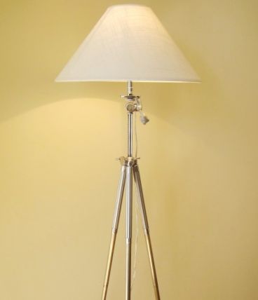 lampadaire créé sur 1 ancien trépied photo entièrement chromé