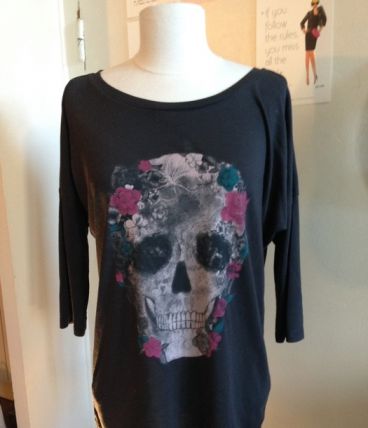 Tshirt chaud avec tete de mort.