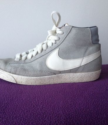 Nike blazer grises 