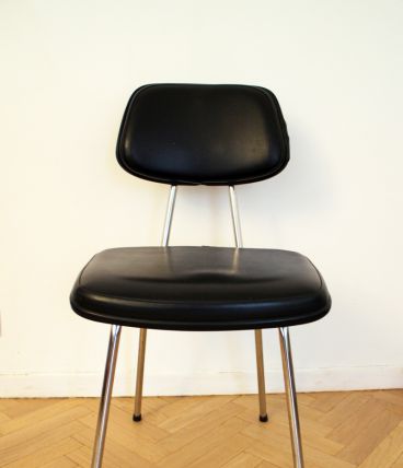 Chaise vintage noire pieds compas métal