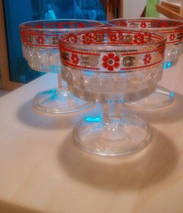 3 coupes de champagne 