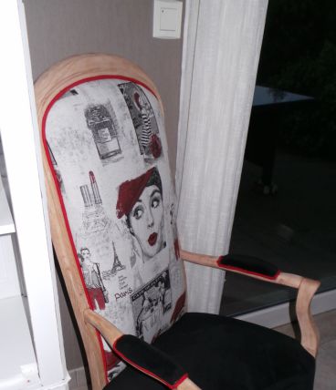 fauteuil Voltaire femme de Paris