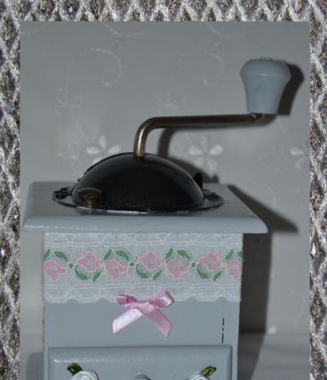 MOULIN A CAFE RELOOKE "SHABBY CHIC"