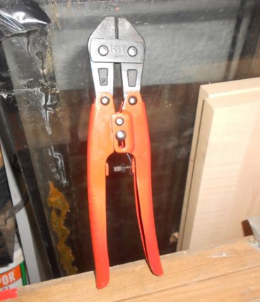 Pince coupe boulon