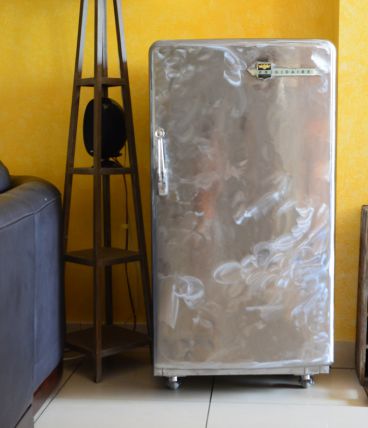 Frigo décliné en bar industriel vintage des années 50