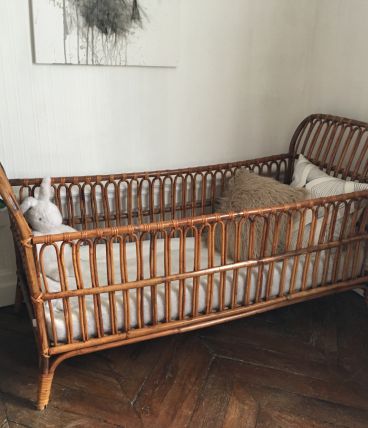 lit enfant en rotin vintage