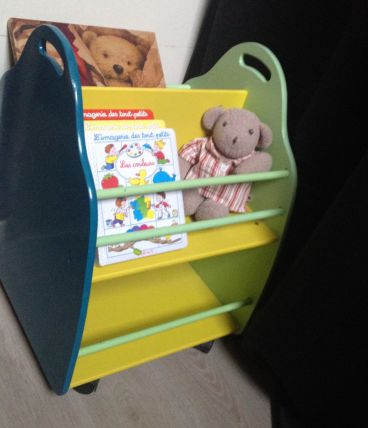 BIBLIOTHEQUE POUR ENFANT A ROULETTES