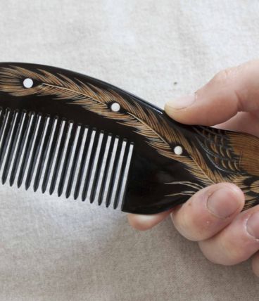 peigne en corne et nacre forme paon