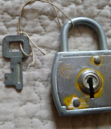 ancien cadenas  vintage + clé