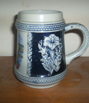 CHOPE A BIERRE EN CERAMIQUE DECOR EN RELIEF 