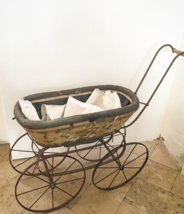 Landeau de poupée début XXeme siècle 