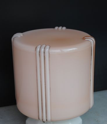 Plafonnier en verre rose art déco