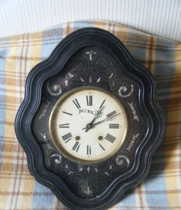 Horloge oeil de boeuf nacré