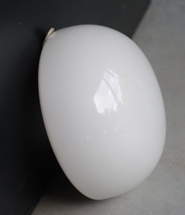 Plafonnier en opaline blanc année 50
