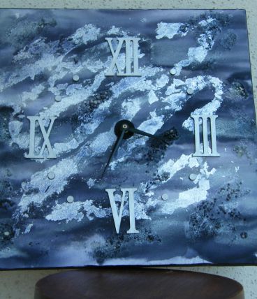 horloge moderne noire artistique