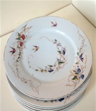 Série de sept assiettes à dessert en porcelaine 19ème