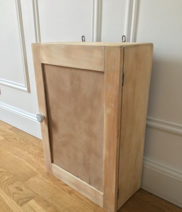 Armoire à pharmacie