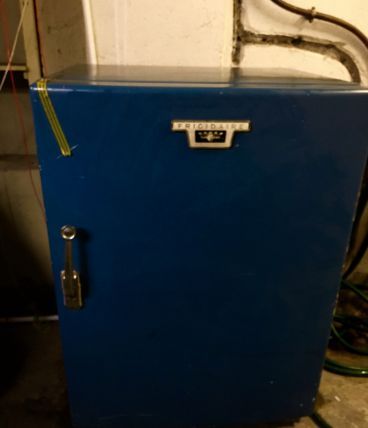 Ancien Réfrigérateur de marque FRIGIDAIRE 1950