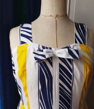 Robe midi vintage blanche à motifs jaunes et bleus