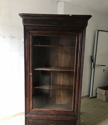 Armoire vitrine à doucine
