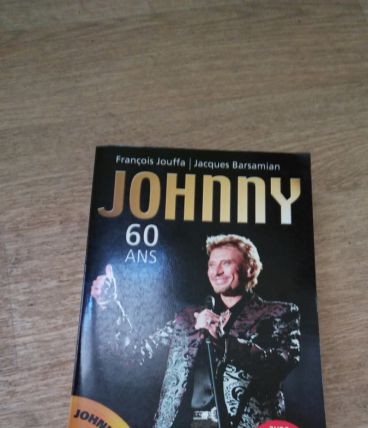 Livre johnny hallyday sans le CD