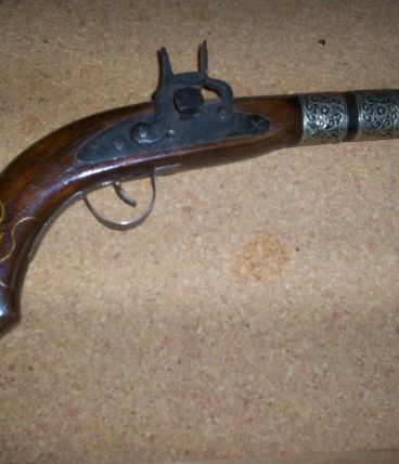 PISTOLET DE PIRATE FACTICE DECORATIF BOIS METAL ET ETAIN 