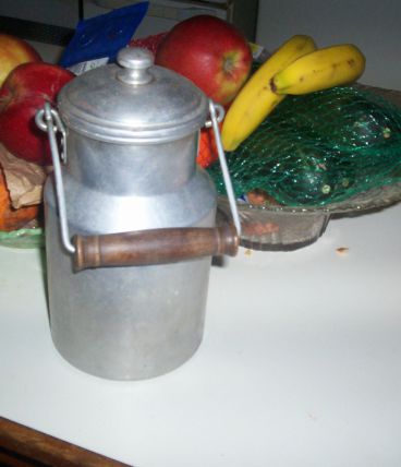 ancien pot a lait  