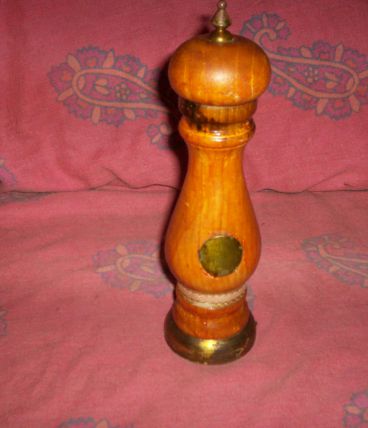 ANCIEN MOULIN A POIVRE BOIS 26 CM DE HAUT 