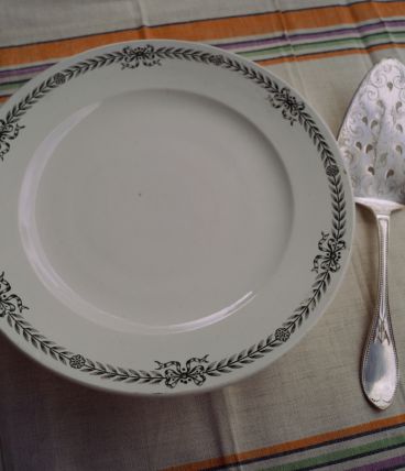 Assiette sur piédouche
