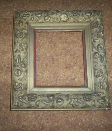 cadre ancien bois et relief 