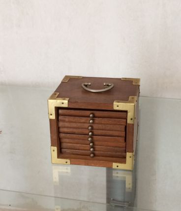 Coffre a sous verres