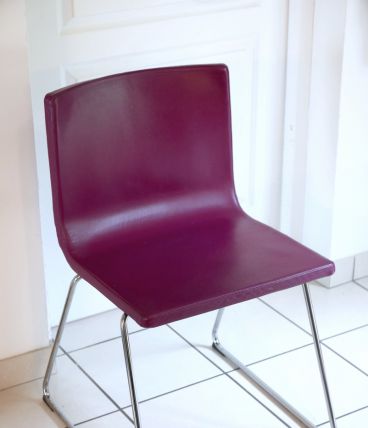 Chaise design en cuir (violet)