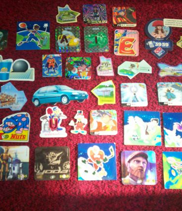 lot une quarantaine de magnets publiictaires