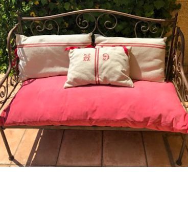 Petit canapé d’extérieur en fer forgé + coussins