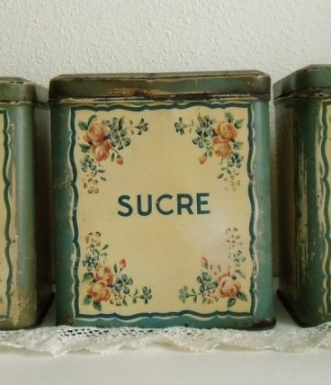 Série de 3 Boîtes anciennes en tôle peinte Sucre, Farine, Café