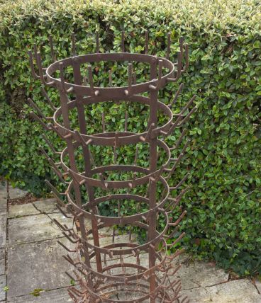 Porte bouteilles HERISSON en fer forgé, années 1920